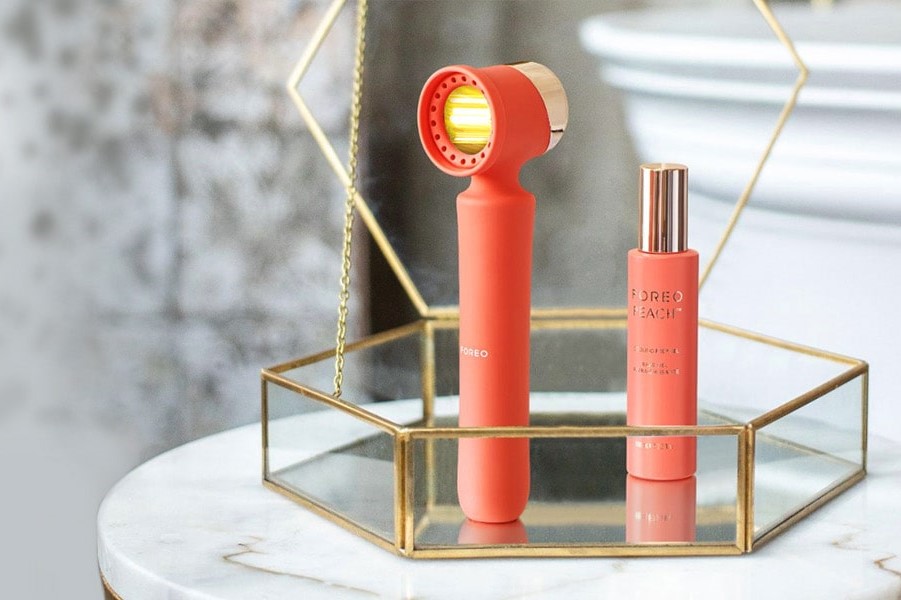 Gros plan sur l'IPL Foreo Peach 2 et son gel fraicheur